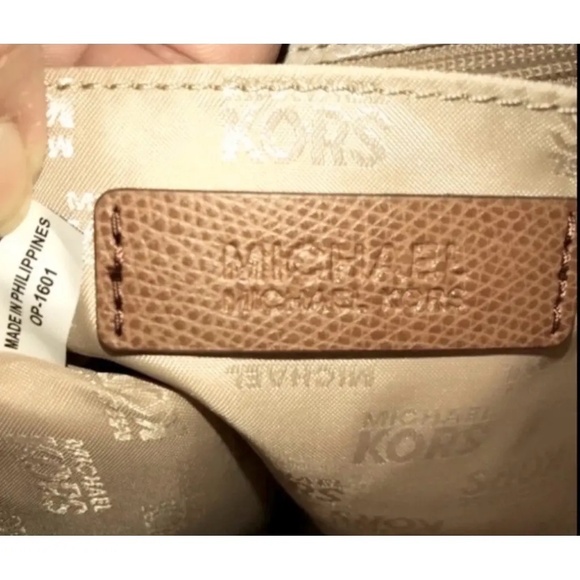 Michael Kors NEW Jet Set Med Travel - Picture 9 of 11